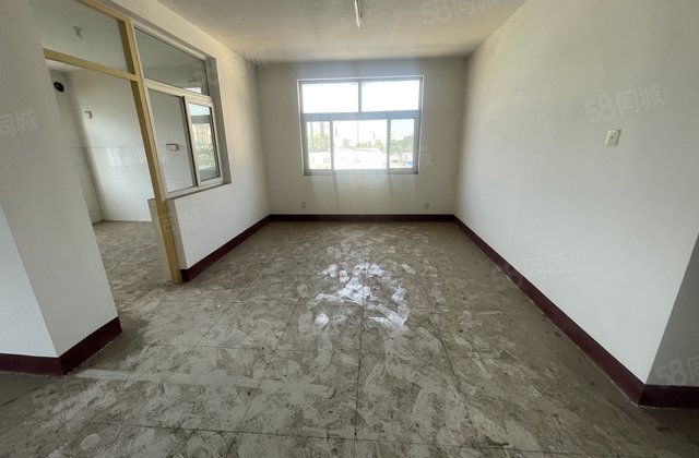 赠阳面大车库！东边户！两卫！文轩东校！中心医院南邻！高新区