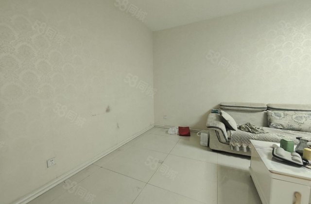 南北通透 房龄新 购物方便 中间楼层 装修好 产权清晰