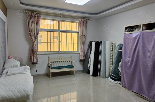 馨苑小区 七中 三室东边户 免大税 送储藏室