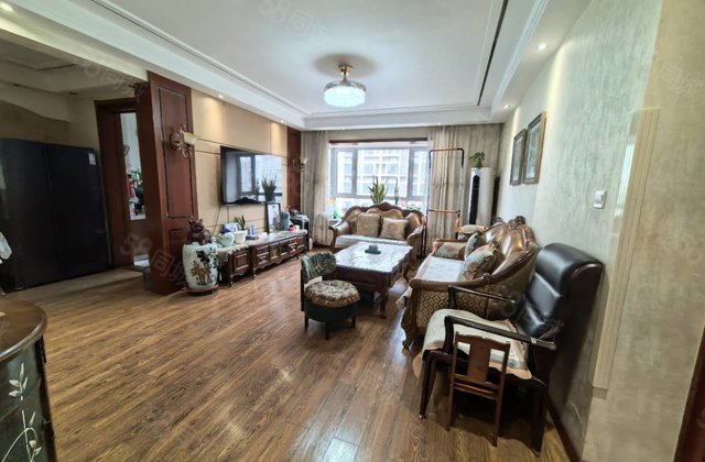 216万 龙湾二期电梯洋房 精装修  3室朝阳 车位 储藏室