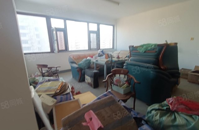 低价出售水城华府 带车位双卫生间 有电梯 房龄新 交通便捷