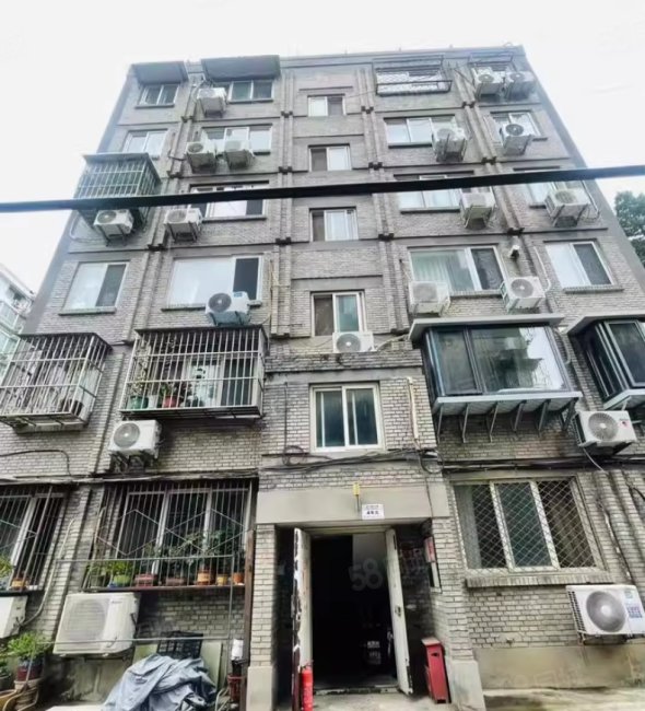 長安花園3室1廳1衛(wèi)62.37㎡南北247.5萬