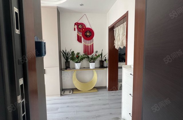 兴华路西路 南北通透 近医院 产权清晰 小三居 出行方便