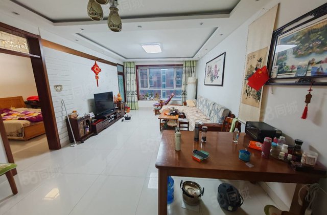 急售，东昌湖湖边，中间好楼层，送储，免大税，出门实验文轩。