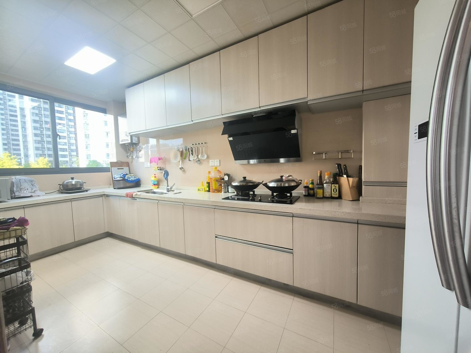 国瑞蓝山郡3室2厅2卫128.5㎡南北71万