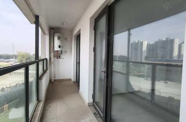 培文对过带车位和储藏室全装修