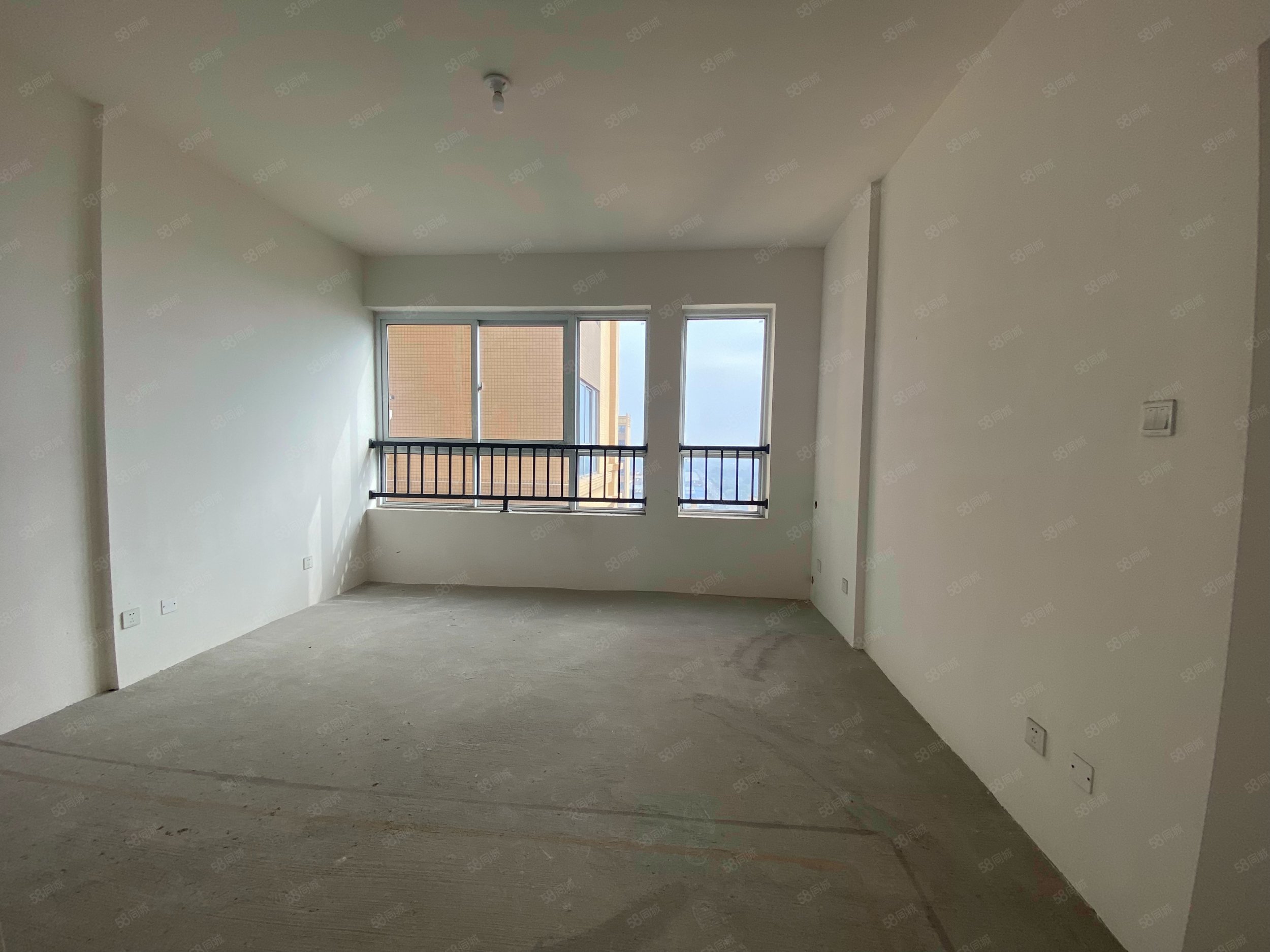 春天里3室2厅1卫89.2㎡东42万