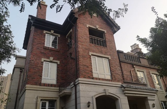 送前后小院,送露台,送地下室!伯顿庄园寓墅园别墅  3室2厅3卫204.