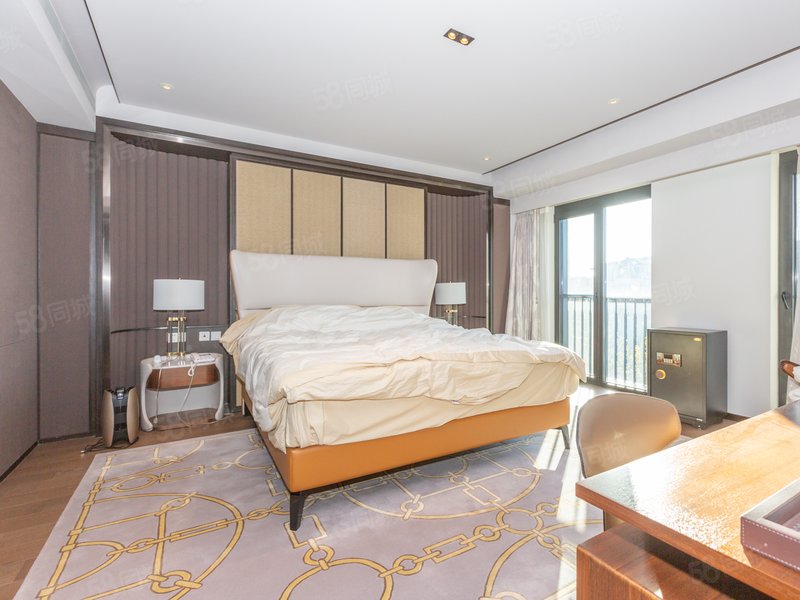 万柳书院 高层大平层 少有东南北三面采光 同看缦合小区