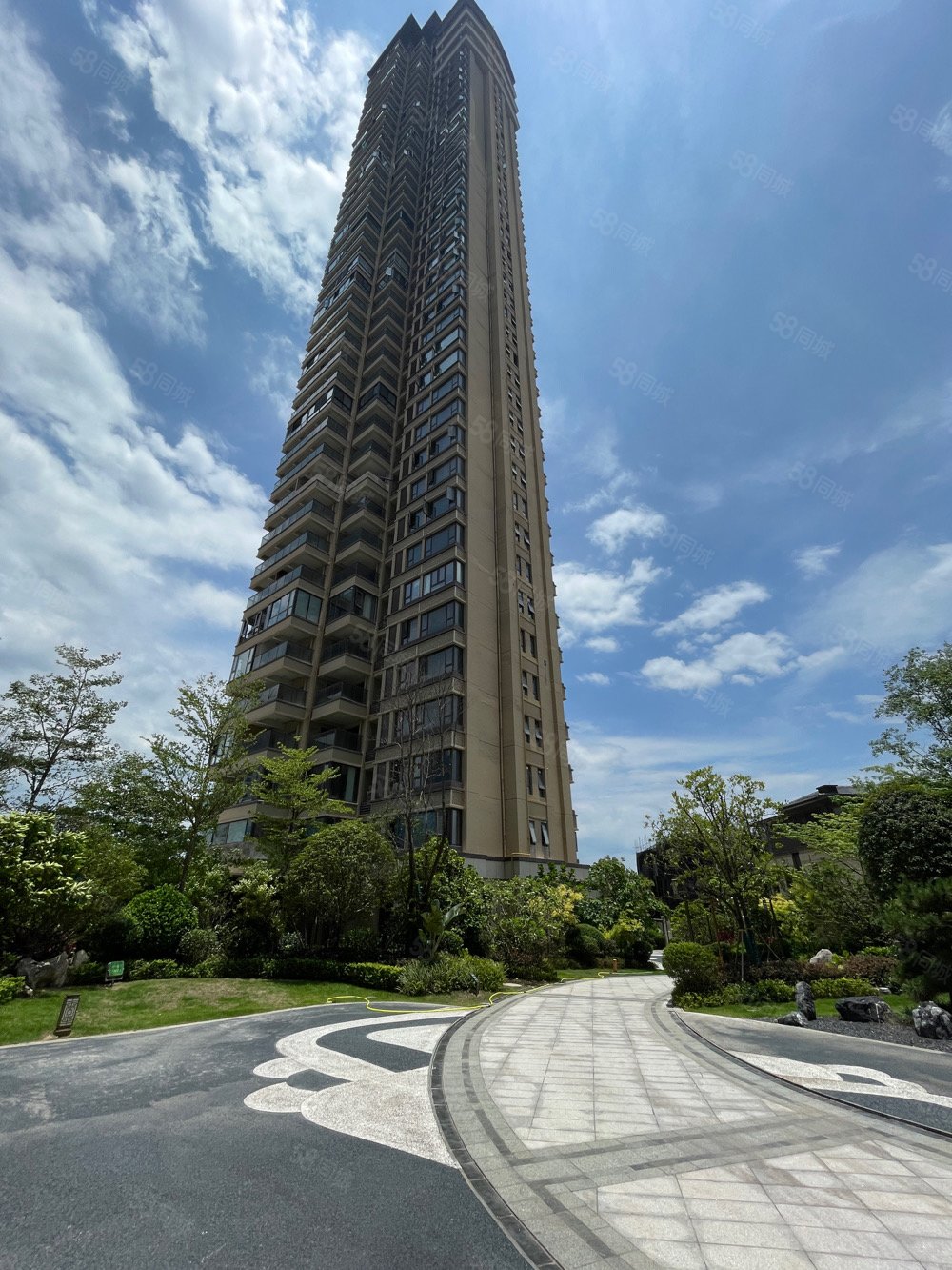 保利冠江墅4室2厅2卫177.79㎡南北320万