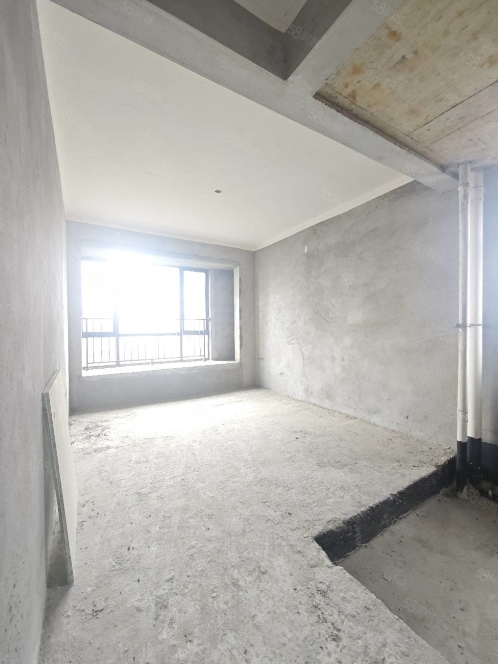 港中旅公元6室2厅3卫186㎡南北180万