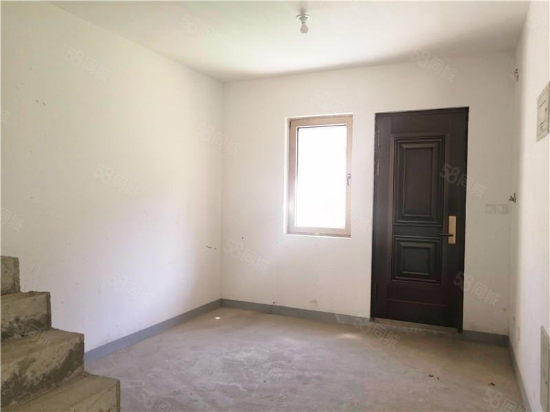 領(lǐng)秀翡翠山(別墅)5室2廳4衛(wèi)279.46㎡南北1050萬