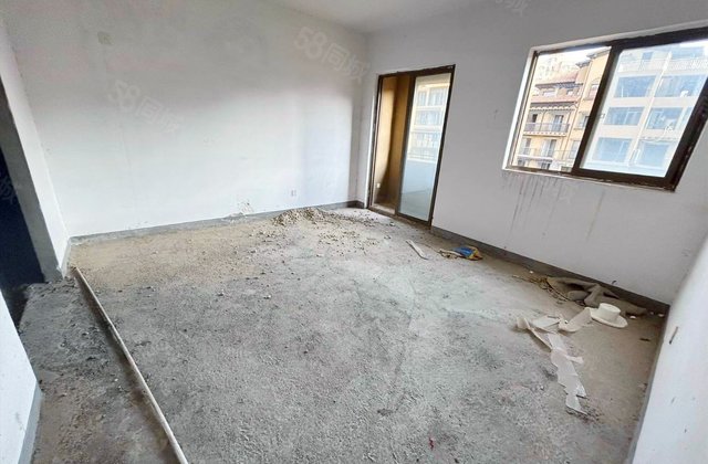 橘郡礼顿山5室2厅195.8㎡136万二手房图片