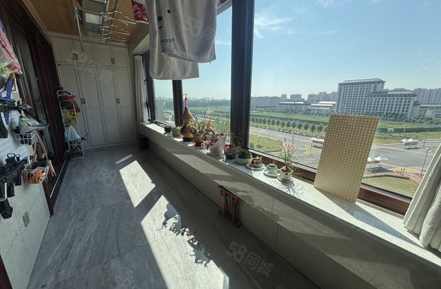 润景苑 电梯洋房总高11层的10层 3叶草户型带车位储藏室