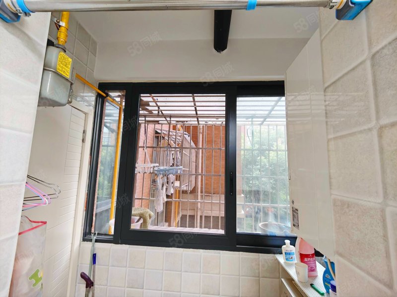 麓山印象 产权清晰 双卫格局 带电梯 临地铁 满五 精装修