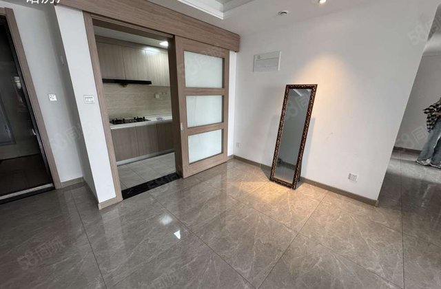 房东真心急售 次新小区刚刚免大税 105万 精装修带储藏室