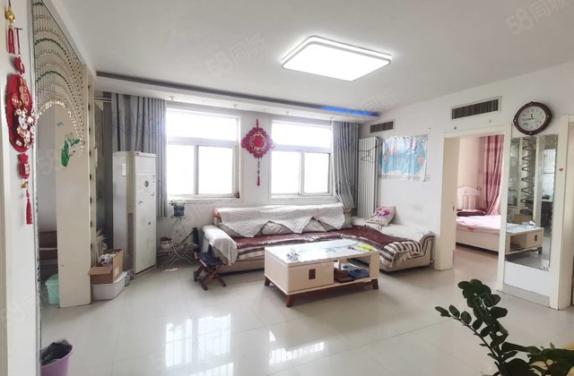 急售，停车方便人民公园附近，三室东边户，六中，市中心，免大税