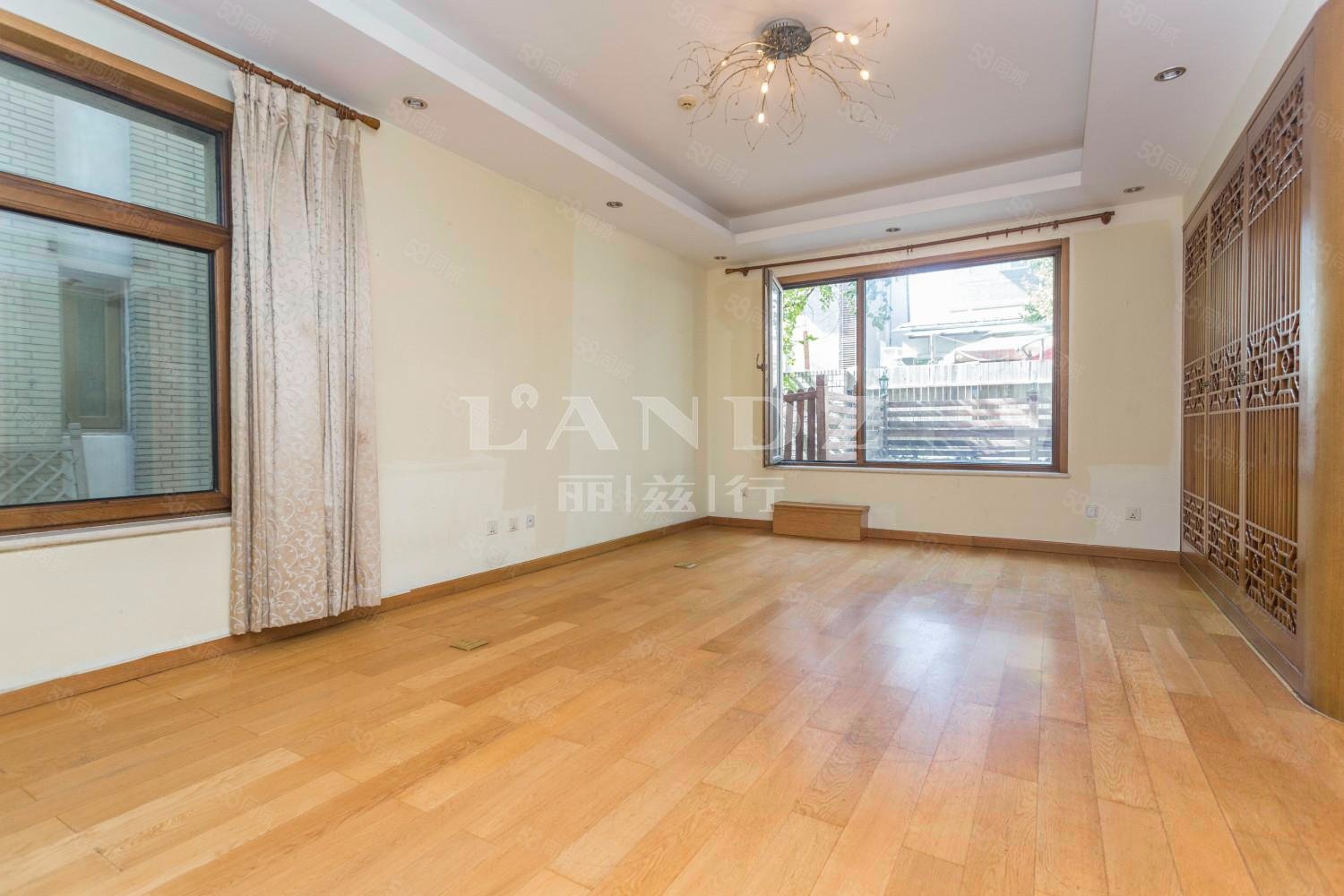 龍灣別墅3室2廳3衛(wèi)366㎡東1790萬