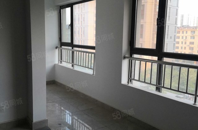 祥生金麟府4室2厅2卫，带储藏室，房东直卖，车位，免大税