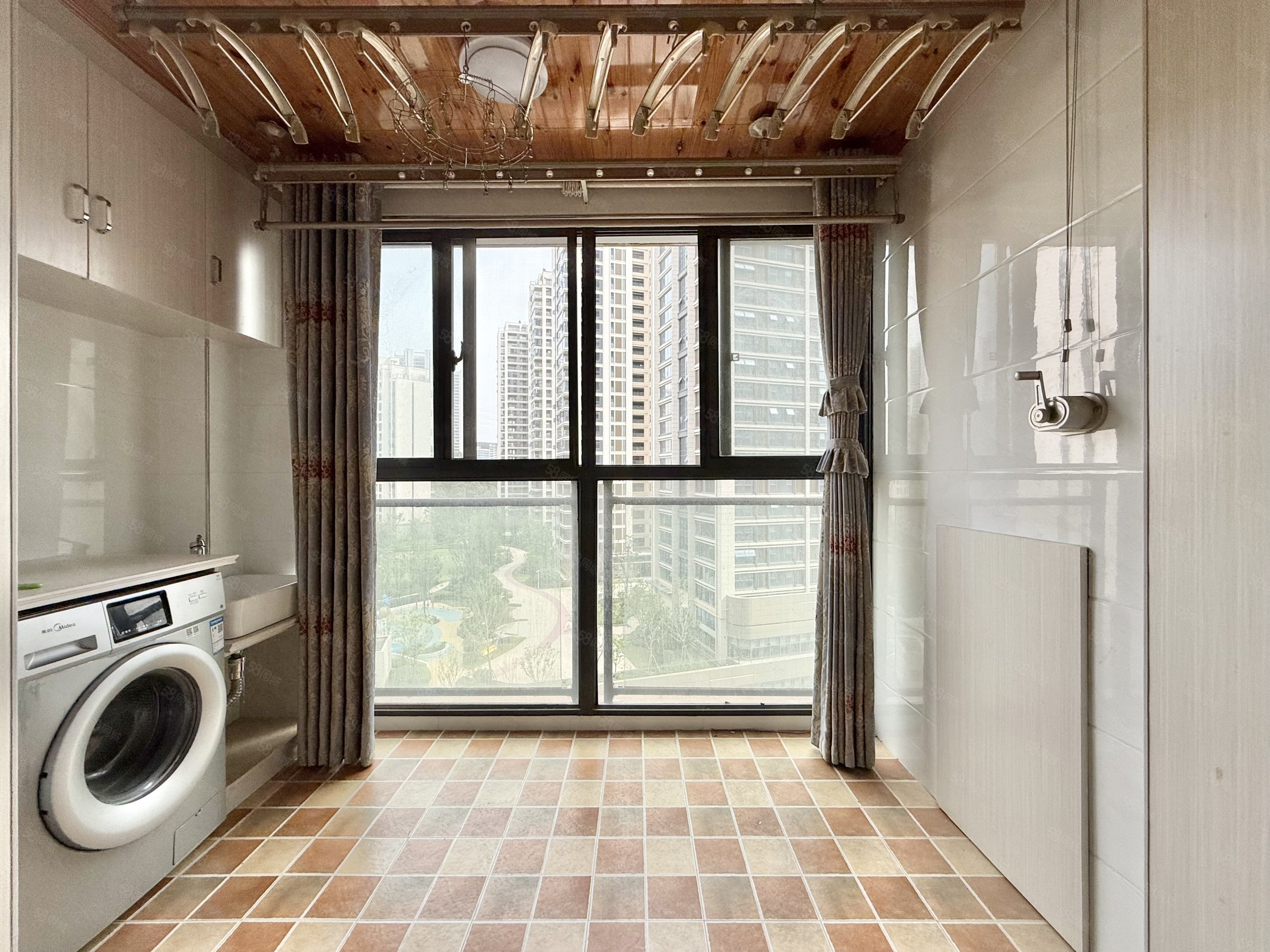 天麟时代经典2室2厅1卫70㎡南北45万