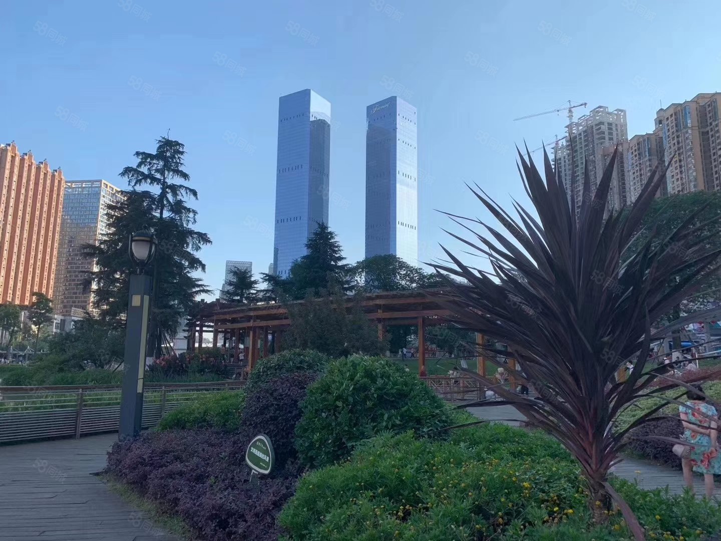 花果园兰花广场第三小学旁温馨精装三居室现房出售可以按揭