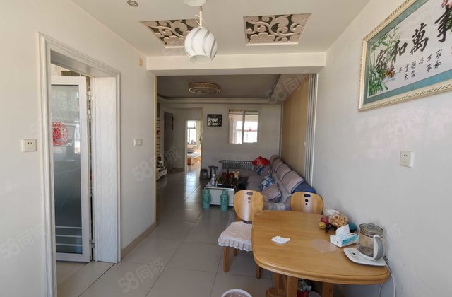 房东直卖，送地下室送家具，小区车位充足停车方便。医院齐全