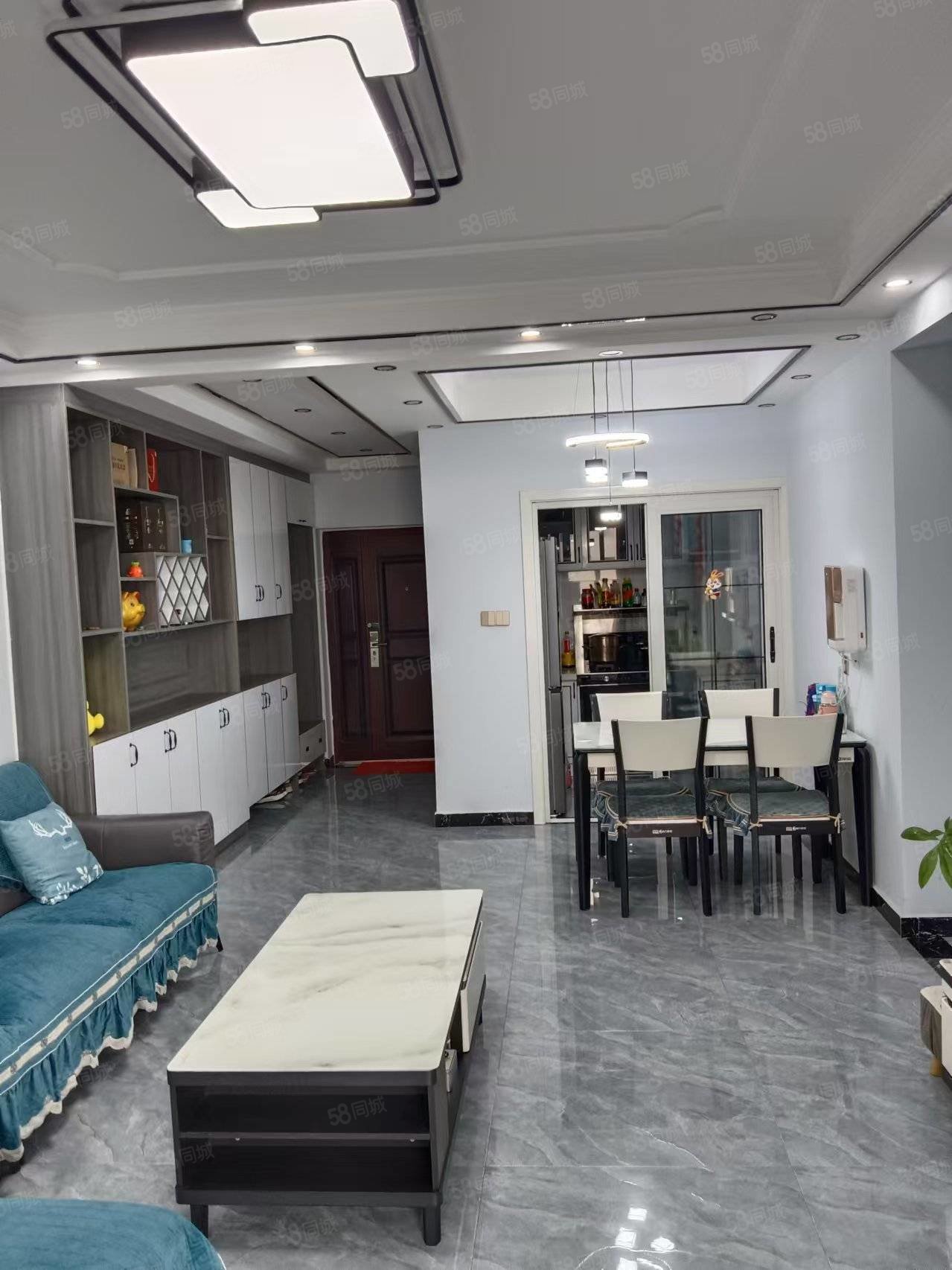 悦湖城3室2厅2卫112㎡南北70万