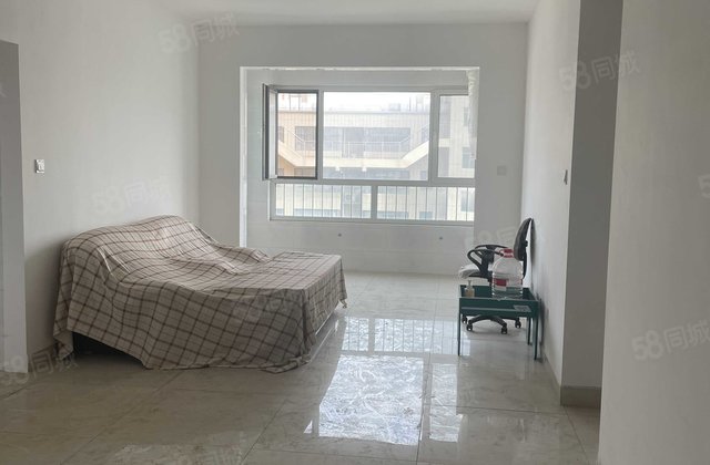 电梯房 近医院 商圈成熟 中间楼层 送车位地下室 房东直卖