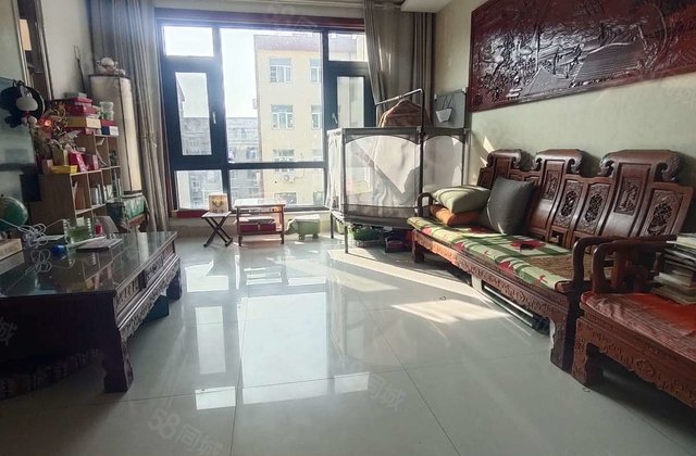昌润路旁湖边电梯房 精装修拎包入住 车位地下室都有
