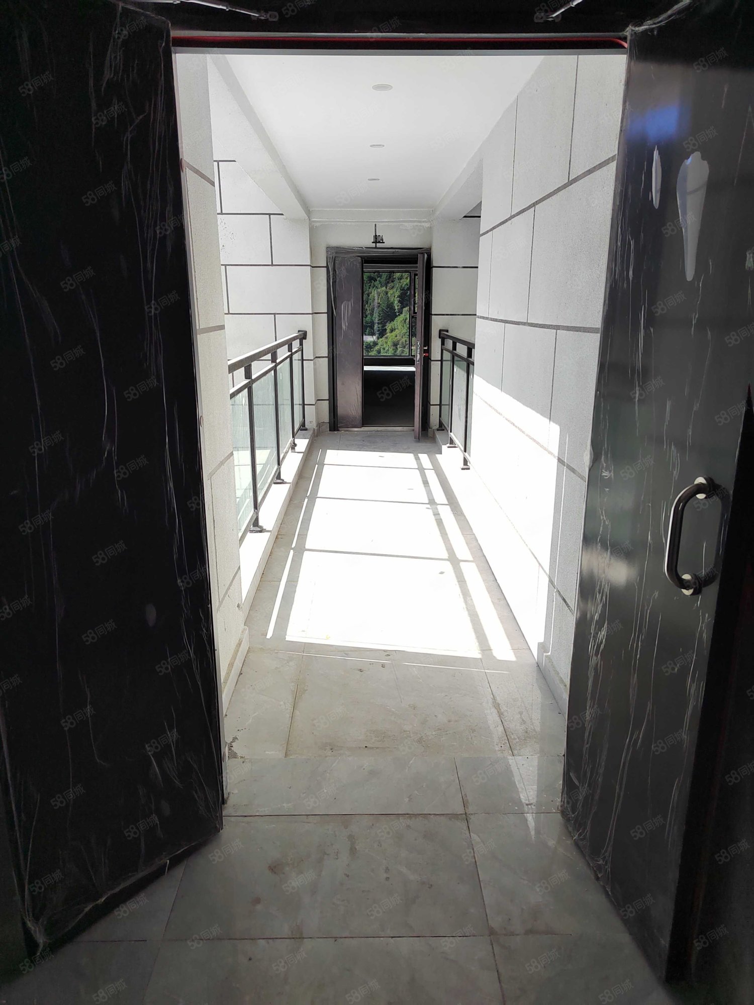 太阳公馆4室2厅2卫143.59㎡南125万