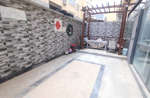 人民公园 一楼带院子 精装修 全屋地暖 独立院门 南北通透