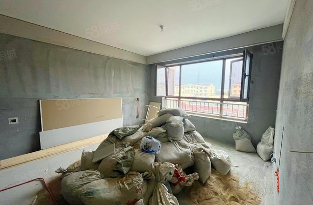 紫竹苑小区4室2厅155.85㎡115.8万二手房图片