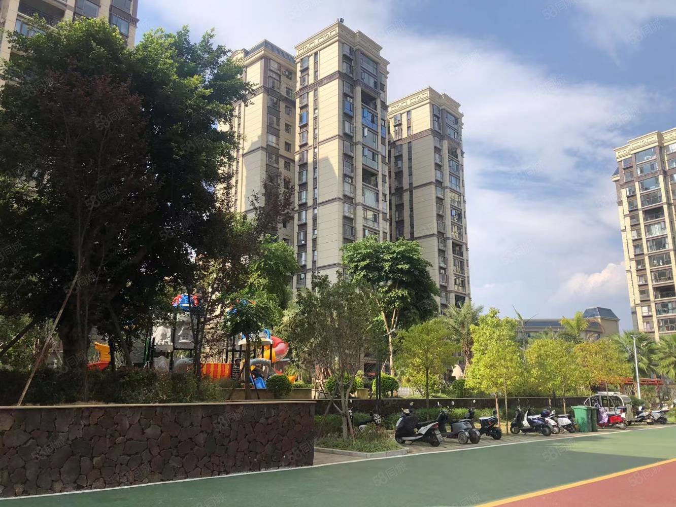 洲际华府3室2厅2卫130㎡南北95万