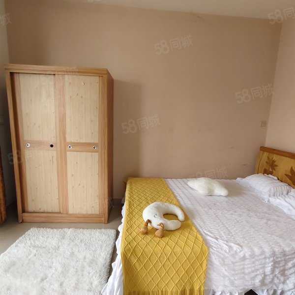 合租｜有阳台看江景！长租短租拎包住（密码锁随时看南宁万达茂御江国际