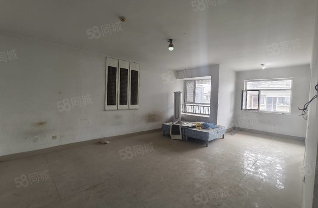 运河边 实验 月亮湾D区 带车位带储 有钥匙方便看房