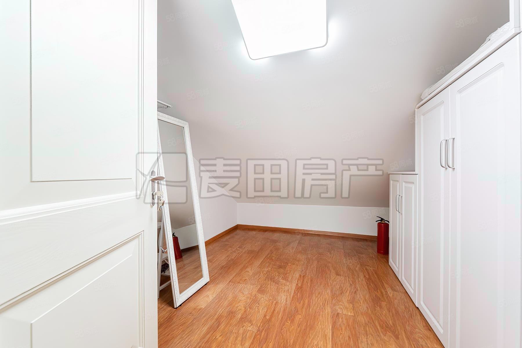 朱雀門小區(qū)4室2廳3衛(wèi)326.02㎡南北4800萬(wàn)