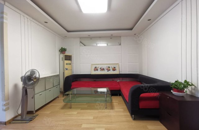 文轩总校 一墙之隔 文轩花园 老一中 3楼 房龄新 三室两厅