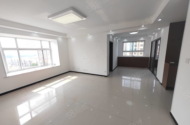 东昌 实验 翡翠城 精装三室双卫电梯房西边户带储藏室 有钥匙