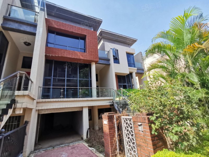 保利壹号公馆别墅 245平 挂绿湖旁 地下室 电梯位