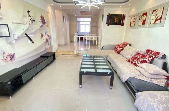 急售星光水晶城小区   三楼 带车库 户型不错价格不高