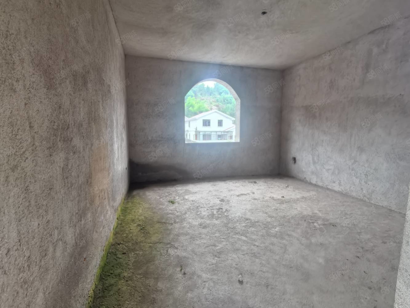 袁山西路别墅8室3厅3卫260㎡南北169万