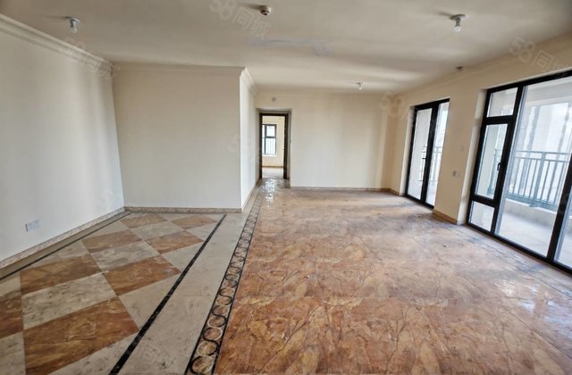 聊大东校 二中旁 翡丽湾边户 三室两卫 大宽厅带车位可做四室