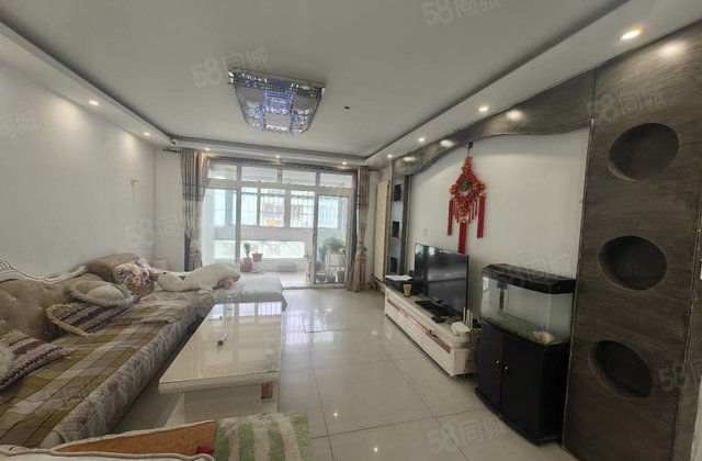 鸿顺花园 商业配套成熟 双卫生间 交通便利 正规商品房