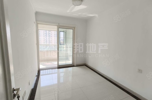 急售！开发区实验 东昌 清水湾 国岳府 三室两卫 带车位送储