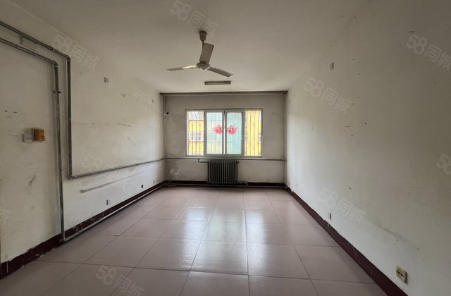 文轩总校 东关民族 步梯三楼 可隔三室 能贷款 有钥匙