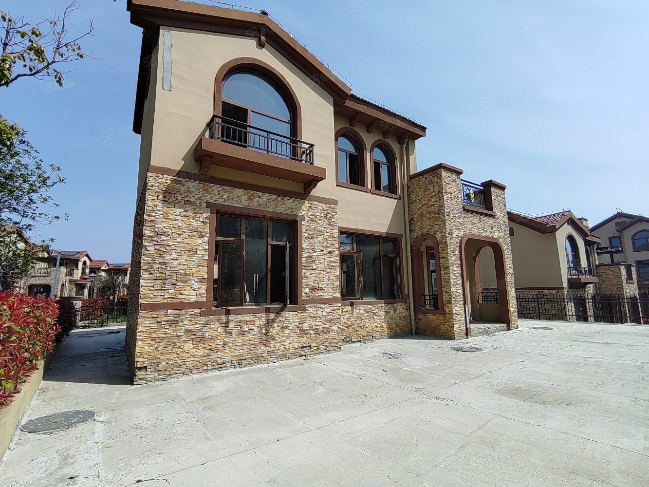 独栋别墅四周庭院,上下两层,兴茂悠然南山(别墅)-六安58同城