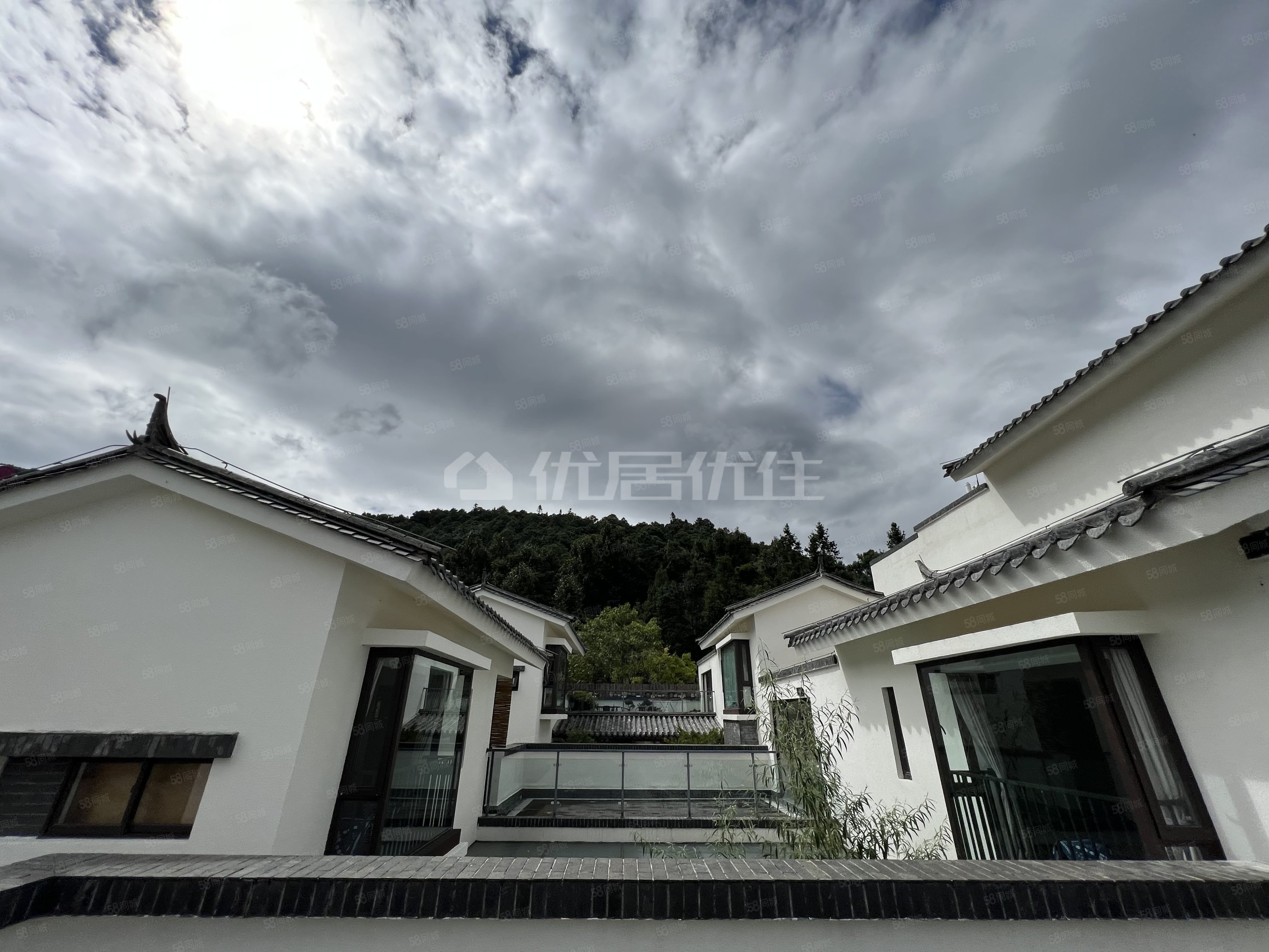 大理的小院子南区3室2厅4卫179㎡东西360万