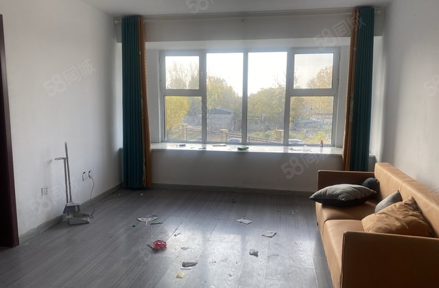 龙城水景苑(泗水)3室2厅110㎡55万二手房图片