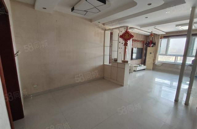 香江附近电梯房好楼层带车位储藏室，单价五千多，全明户型