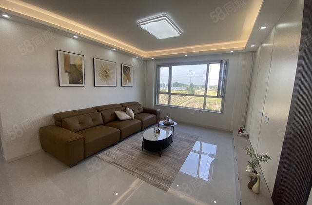 民生凤凰城10号院3室2厅2卫西边户精装修证过2年看房有钥匙